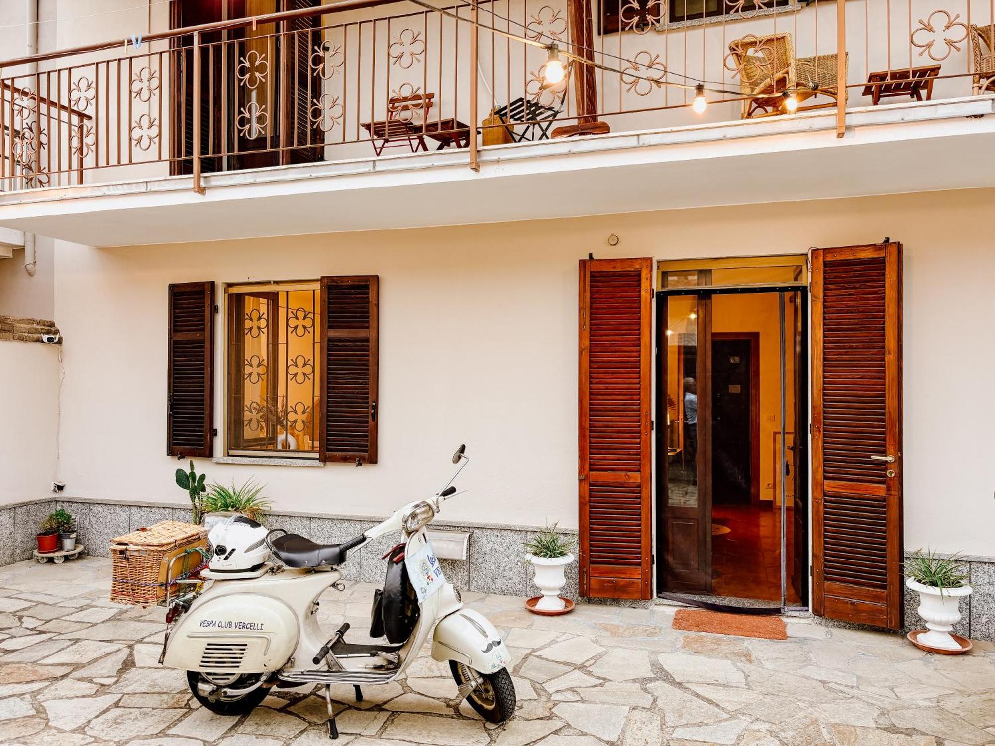 Amy B&B Casetta Di Charme Vercelli Exterior photo
